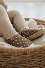 Kokopatik, Organic Cotton Baby Booties, Non-Slip Sole, Newborn Booties, Home Nursery Shoes, Brown Arrow Pattern Booties
